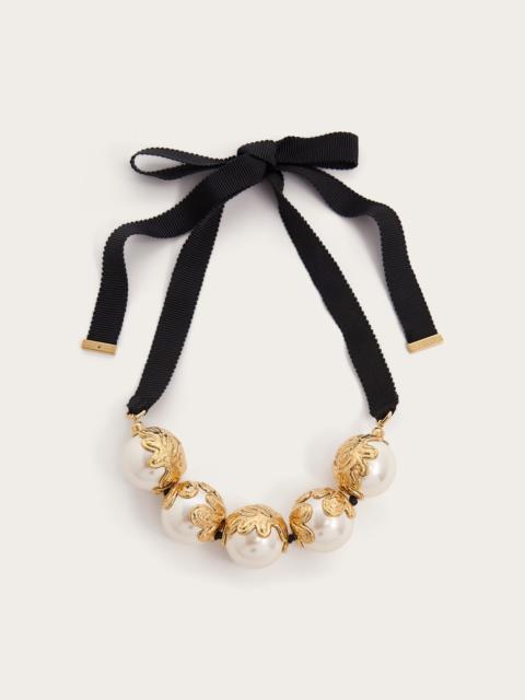 PUCCI NECKLACE WITH PEARLS AND BRASS LEAVES