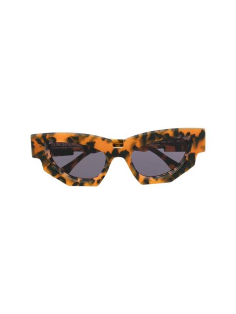 Kuboraum cat-eye frame sunglasses