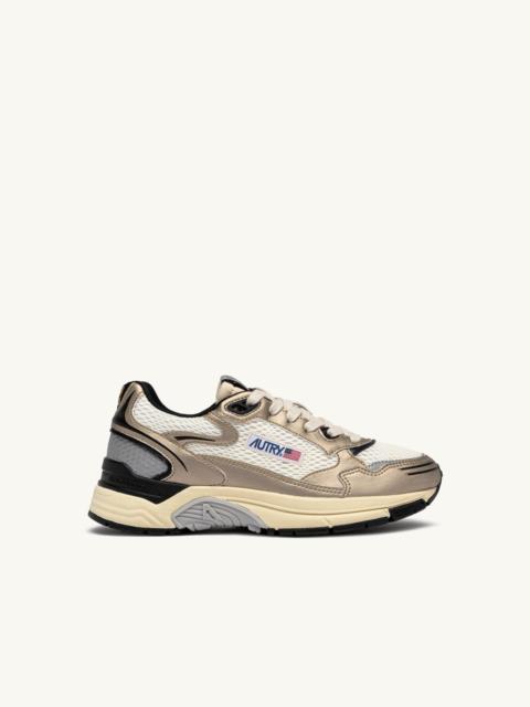 AUTRY HYPERWAY SNEAKERS IN WHISPER WHITE, PLATINUM AND BLACK SYNTHETIC LEATHER AND MESH