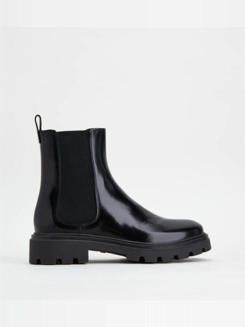 Tod's ANKLE BOOTS IN LEATHER - BLACK