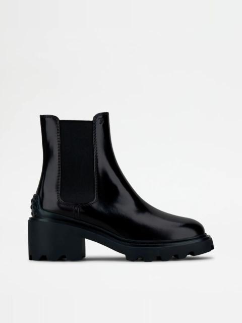 Tod's ANKLE BOOTS IN LEATHER - BLACK