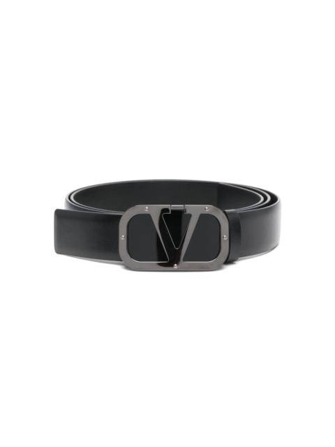 VLogo-plaque leather belt