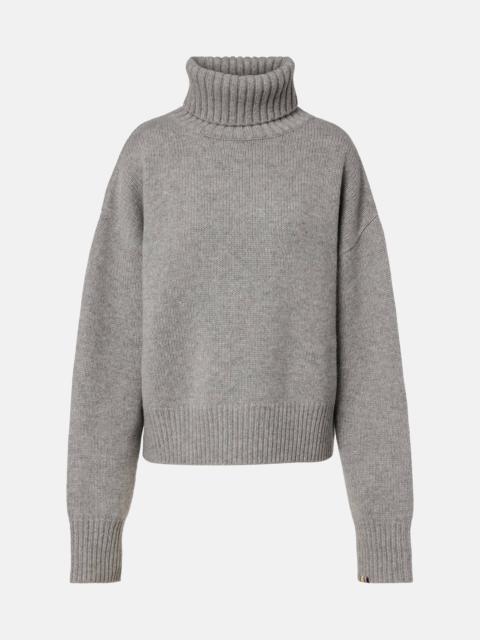 extreme cashmere N°434 cashmere turtleneck sweater