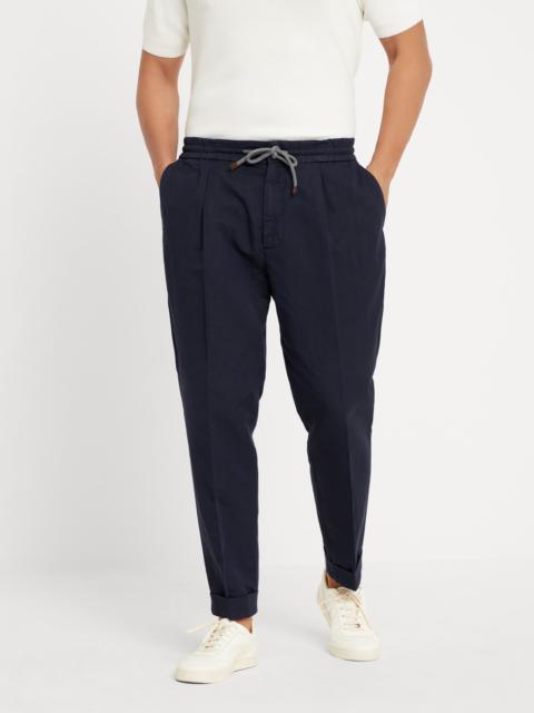 Garment-dyed leisure fit trousers in twisted linen and cotton gabardine with drawstring and pleat