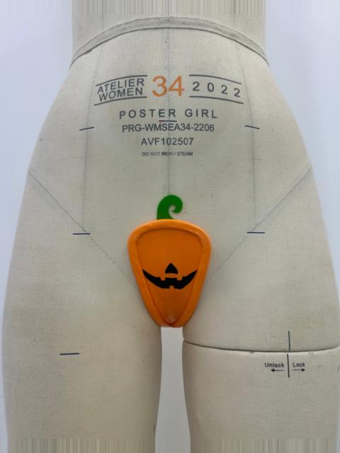 POSTER GIRL 'PUMPKIN PATCH' C-STRING