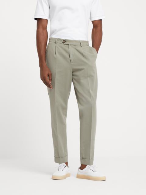 Brunello Cucinelli Garment-dyed leisure fit trousers in twisted cotton  gabardine with pleat | REVERSIBLE