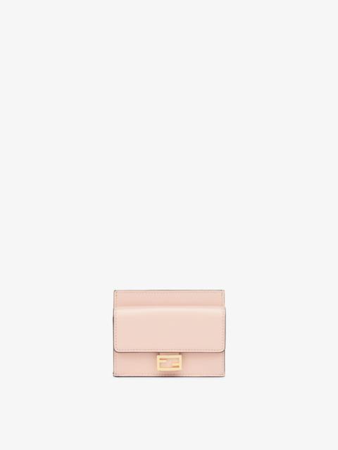 FENDI Baguette cardholder with three card slots and coin pocket with snap. Made of pink nappa leather. Bac