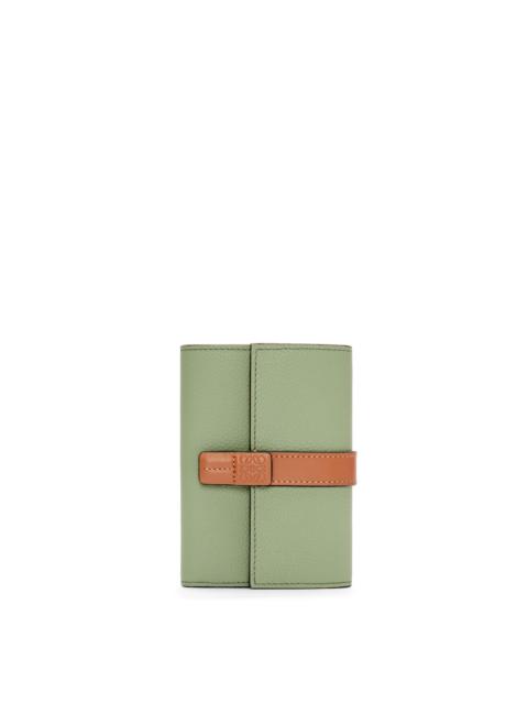 Small vertical wallet in soft grained calfskin