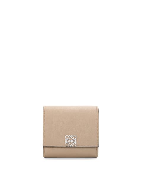 Anagram compact flap wallet in pebble grain calfskin