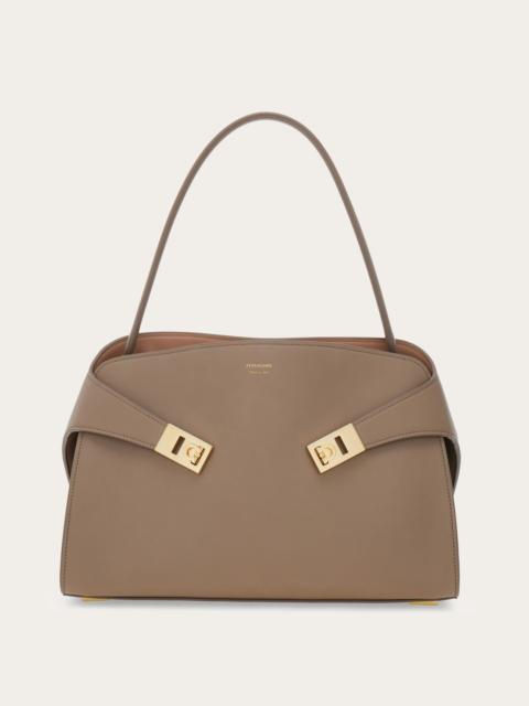 FERRAGAMO Hug soft shoulder bag (M)