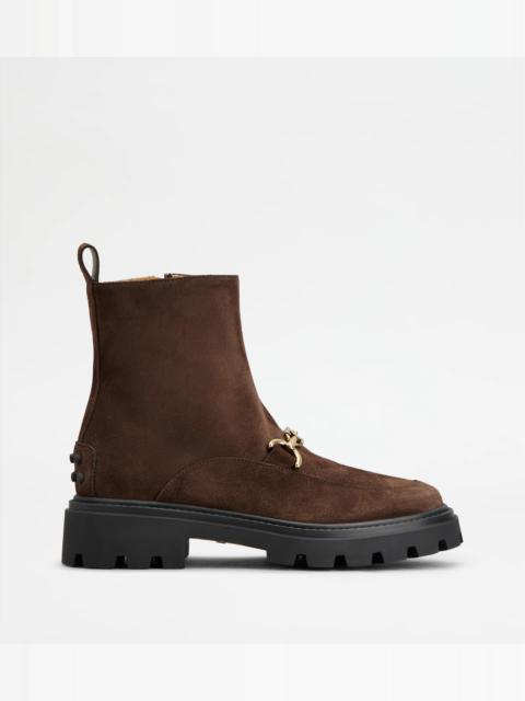 Tod's ANKLE BOOTS IN SUEDE - BROWN