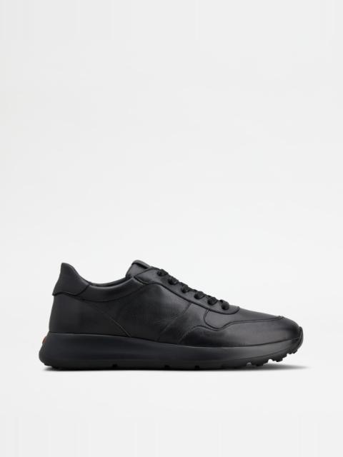 SNEAKERS IN LEATHER - BLACK