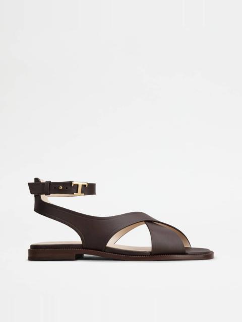 SANDALS IN LEATHER - BROWN