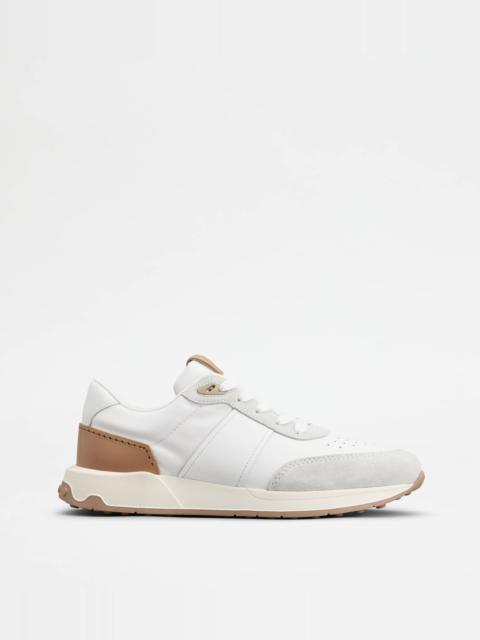 SNEAKERS IN LEATHER AND TECHNICAL FABRIC - WHITE
