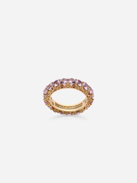 Heritage band ring in yellow 18kt gold with pink sapphires