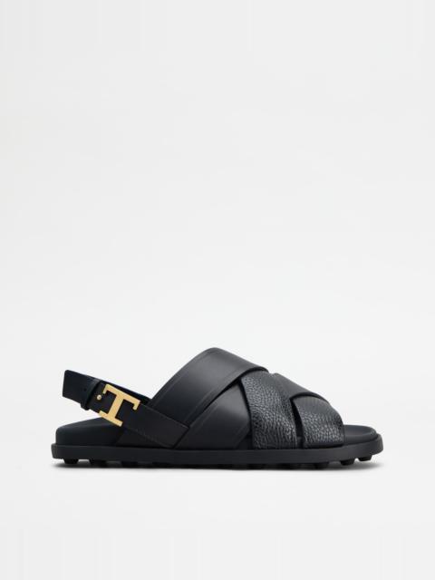 SANDALS IN LEATHER - BLACK