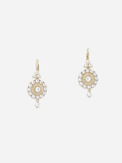 Romance earrings in yellow gold with pearls