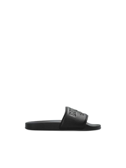 DSQUARED2 debossed sliders