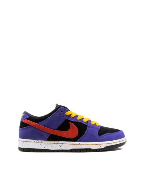 SB Dunk Low sneakers