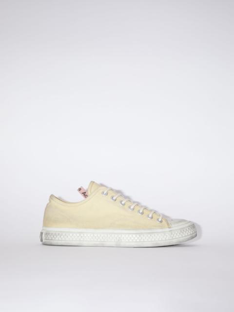 Low top sneakers - Pale yellow/off white
