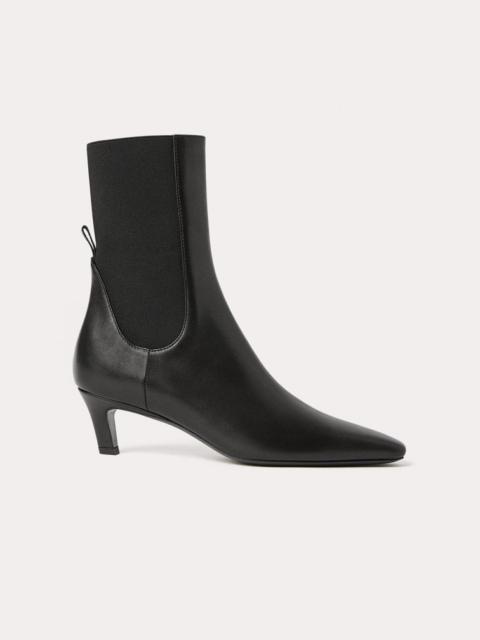 The mid heel boot black