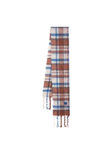 plaid logo-patch scarf