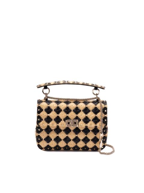 ハンドバッグ VALENTINO TWO-TONE RAFFIA MEDIUM ROCKSTUD SPIKE HANDBAG Rockstud Small raffia-effect shoulder bag in black
