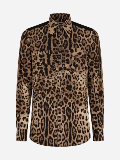 Leopard-print cotton shirt with multiple pockets