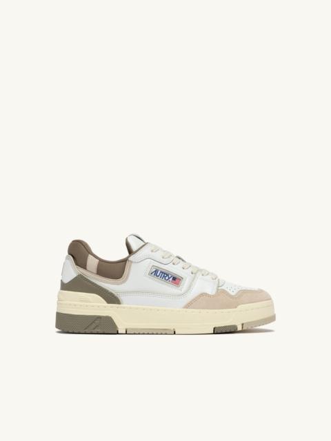 AUTRY SNEAKERS CLC LOW IN WHITE PELICAN AND COVERT GREEN LEATHER AND SUEDE
