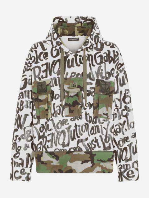 Printed sweatshirt with camouflage details