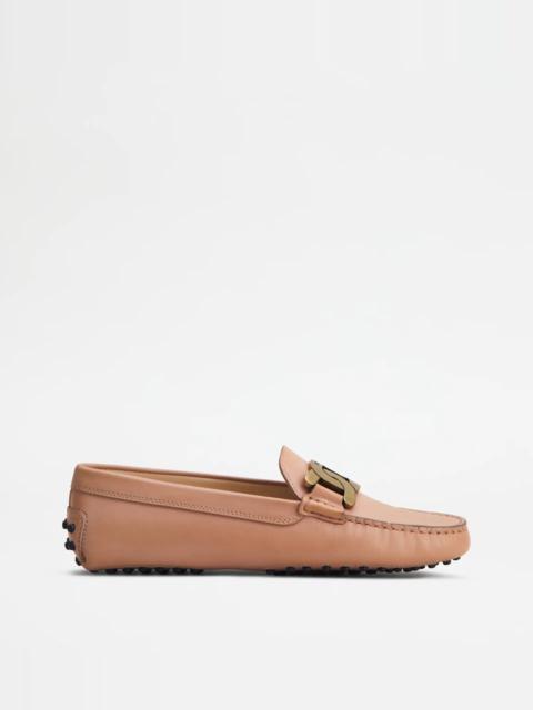 Tod's KATE GOMMINO DRIVING SHOES IN LEATHER - PINK
