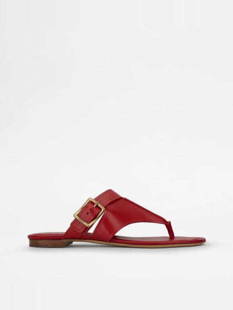 THONG SANDALS IN LEATHER - RED