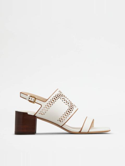 Tod's SANDALS IN LEATHER - WHITE