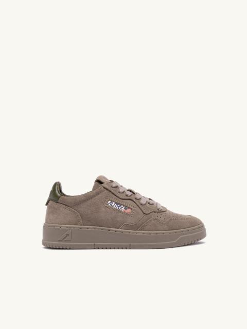AUTRY MEDALIST LOW SNEAKERS IN ANTELOPE AND MILITARY SUEDE
