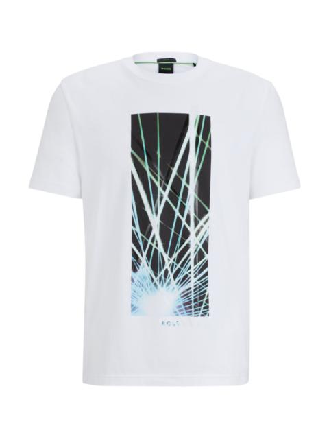 BOSS SEASONAL ARTWORK와 함께 STRETCH COTTON에서 REGULAR-FIT T-SHIRT
