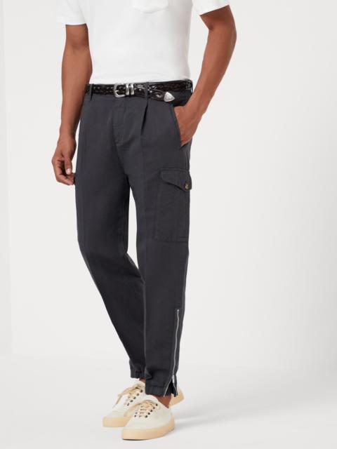 Brunello Cucinelli Garment-dyed ergonomic fit trousers in twisted linen and cotton gabardine with pleats, cargo pockets