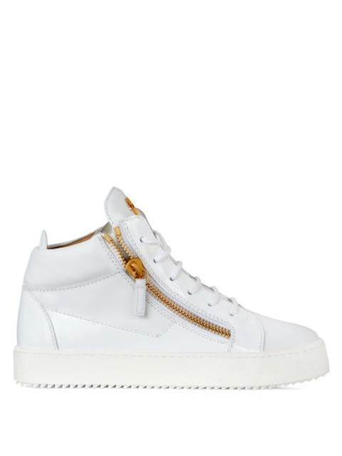 Giuseppe Zanotti Kriss