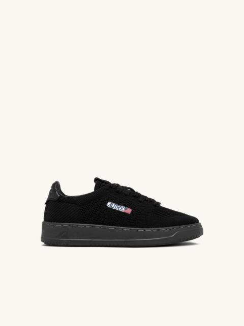 AUTRY MEDALIST EASEKNIT LOW SNEAKERS IN BLACK FABRIC
