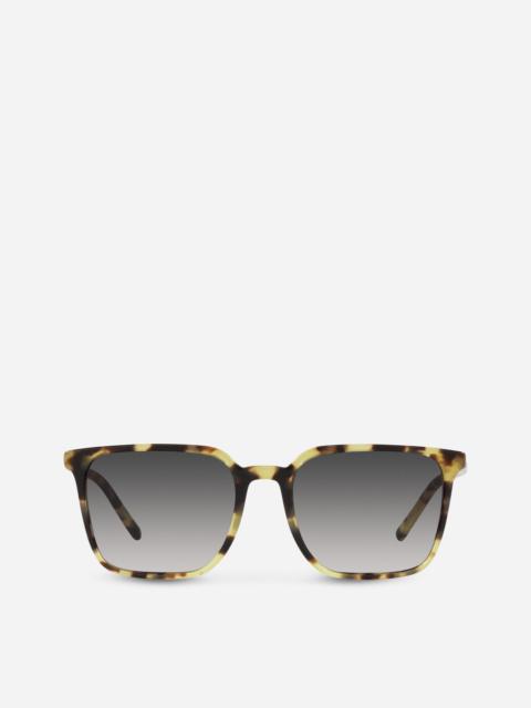 Thin profile sunglasses