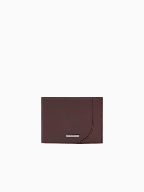 EMPORIO ARMANI LEATHER BIFOLD WALLET WITH A METAL LOGO AND A COIN POCKET