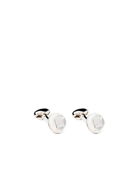 Crest cufflink
Haematite & Rhodium Plated Crest Beige