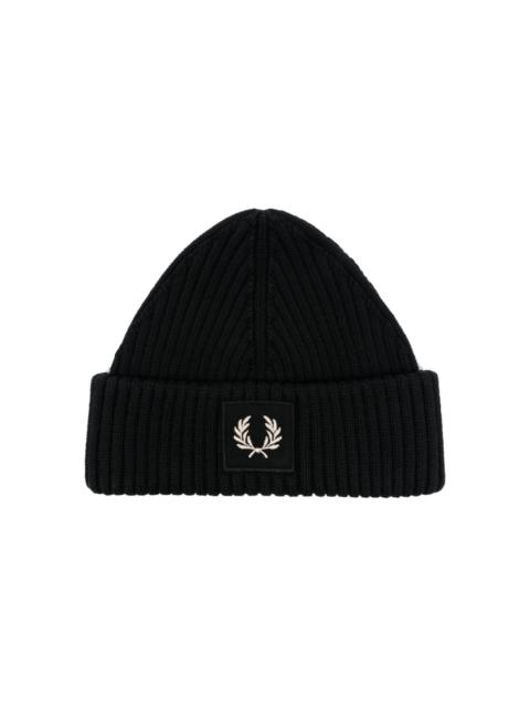 Fred Perry logo-patch ribbed beanie