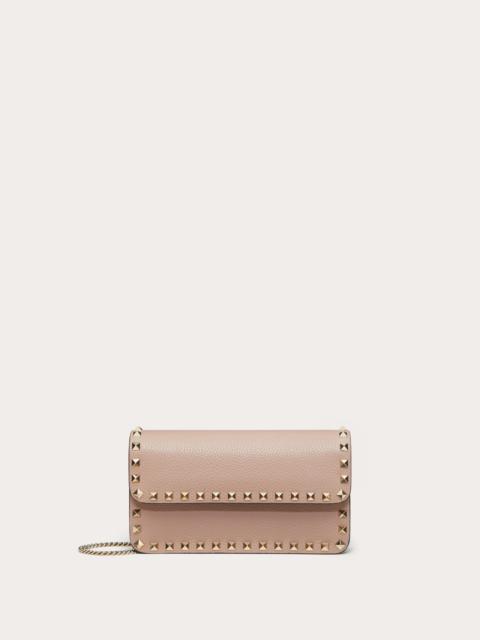 ROCKSTUD GRAINY CALFSKIN CHAIN POUCH