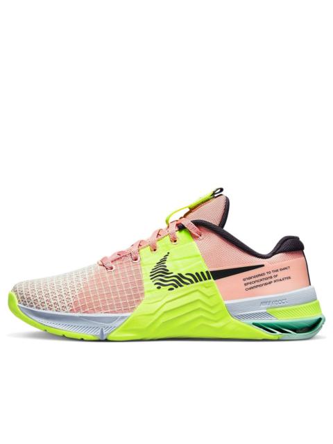 (WMNS) Nike Metcon 8 'Arctic Orange Volt' DO9327-800