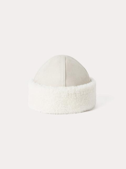 Totême Shearling winter hat macadamia