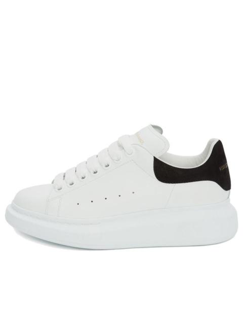 (WMNS) Alexander McQueen Oversized Sneaker 'White Black Suede' 553770WHGP79061
