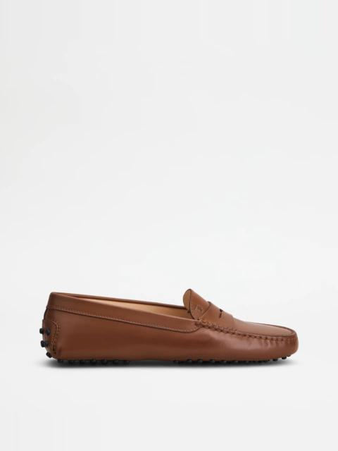 Tod's GOMMINO DRIVING SHOES IN LEATHER - BROWN