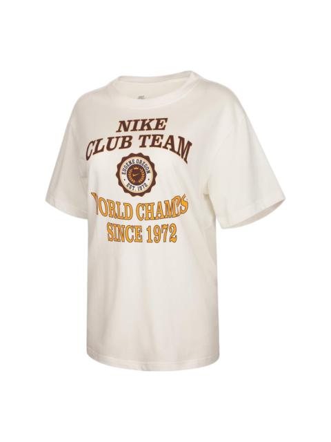 Nike (WMNS) Nike Club Classic Boyfriend T-Shirt Asia Sizing 'Milk tea Beige Off-white' IM6421-133