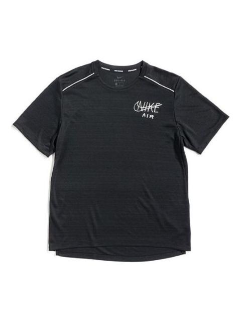 Nike Nike Dri-Fit Miler 인쇄 짧은 소매 검정 AT7841-010