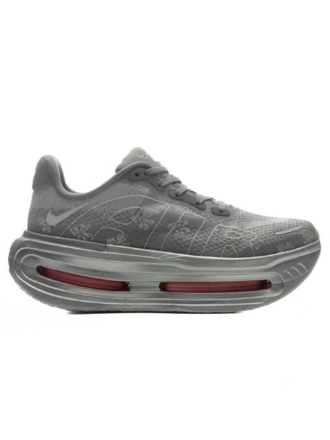 Nike WOMEN'S VOMERO PREMIUM 'FLEUR DE LIS' - GEYSER GREY/PEONY/METALLIC SILVER